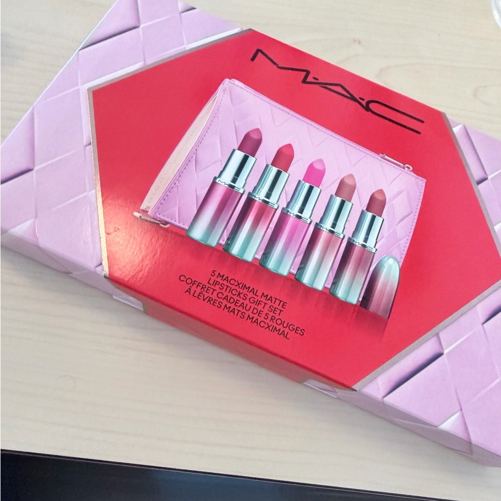MAC Less is Bore 5-Piece Full-Size Matte Lipstick Gift Set (Limited Edition)
